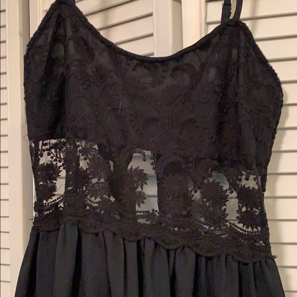 Black lace dress - Picture 2 of 3